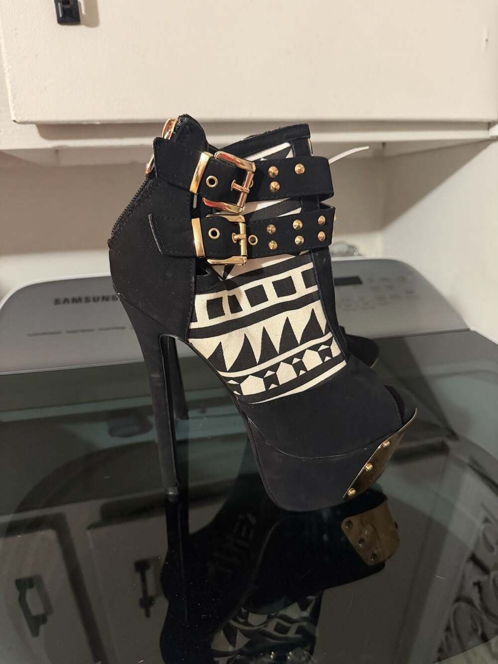 Redkiss Black and White Geometric Print Size 6.5